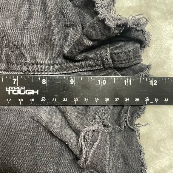 H&M High-Waisted Distressed Denim Shorts Size 4 - Picture 6 of 7